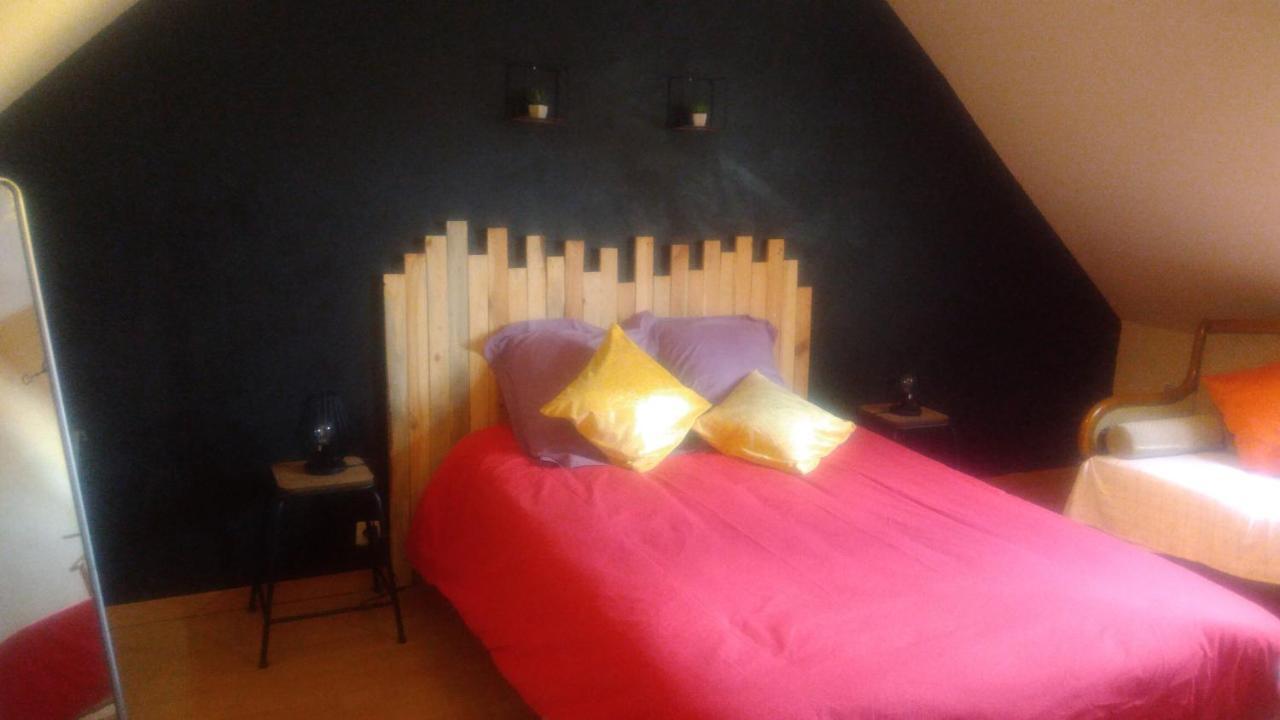 Montbizot Les Petites Brosses Bed & Breakfast エクステリア 写真