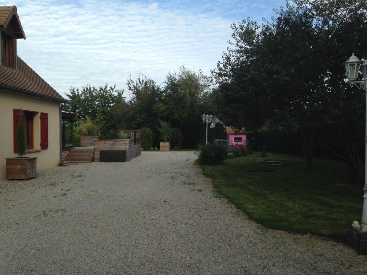 Montbizot Les Petites Brosses Bed & Breakfast エクステリア 写真